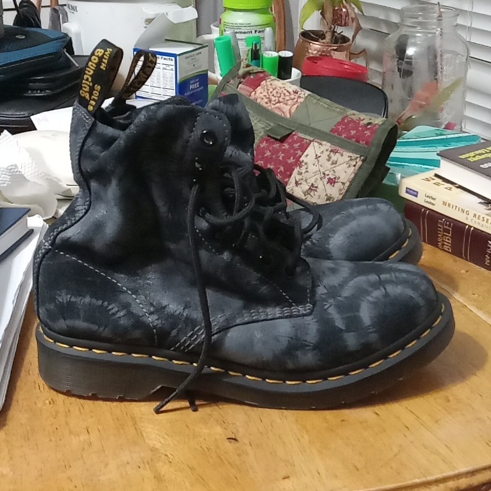 Dr. Martens Black Leather Lace-Up Boots with Yellow Accents. - Picture 2 of 15